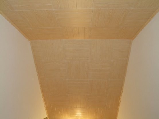 Polystyrenové stropní kazety SAMBA borovice
